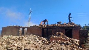भूकम्पका तीन महिना : अस्थायी आवास निर्माणमै ढिलाई, पीडितहरुलाई पुनर्निर्माणको पर्खाइ
